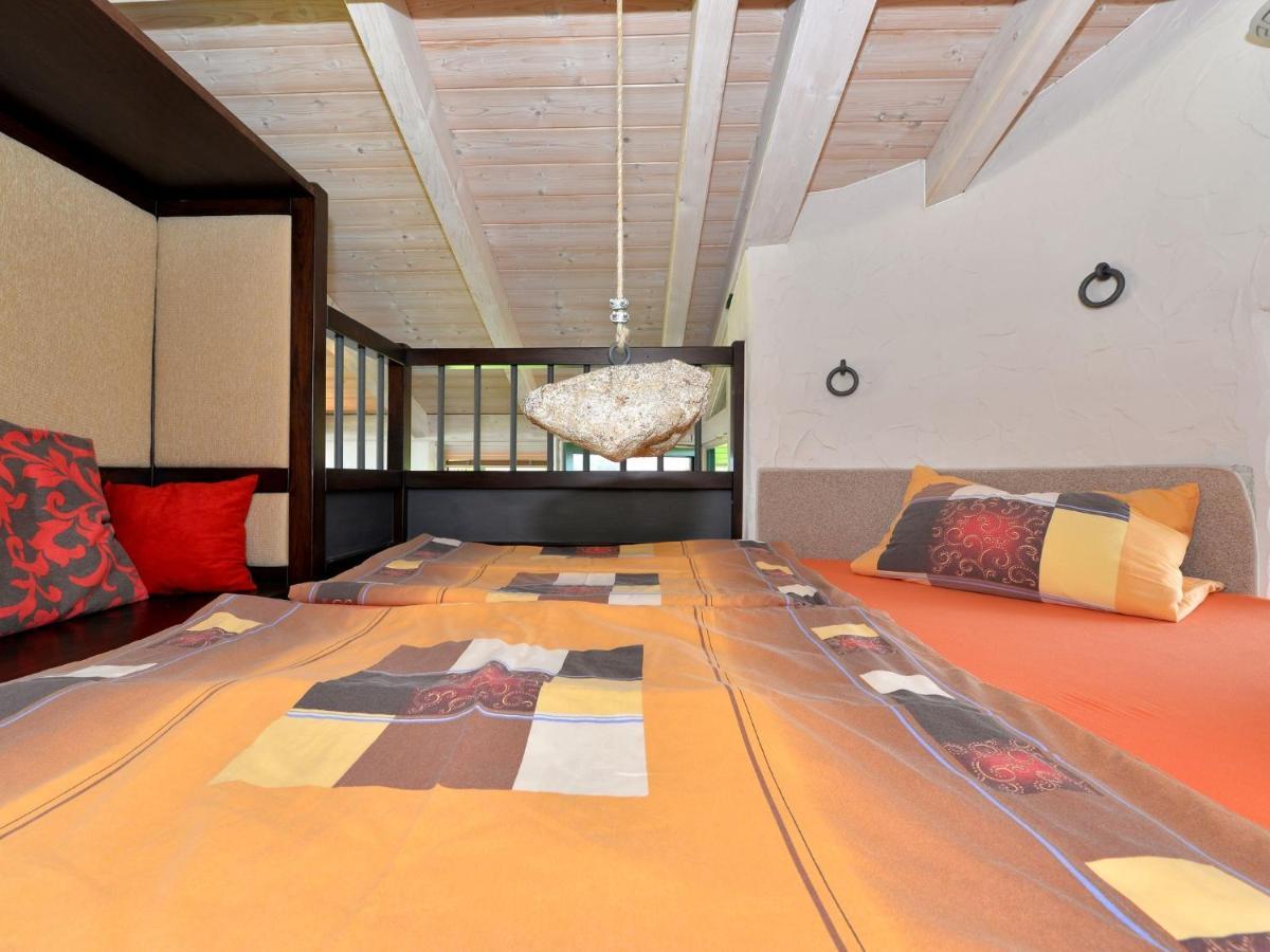 Holiday Home With Whirlpool And Sauna In Viechtach Kültér fotó